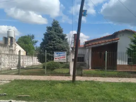 Casa venta en Merlo norte sobre 2 lotes 