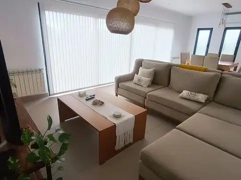 Casa en Venta en Praderas De San Lorenzo, USD 1.700