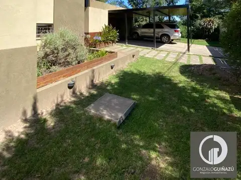 Casa en Venta con 2 cocheras