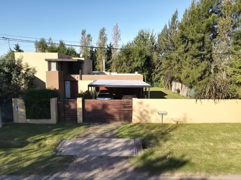 Casa de 3 dormitorios en venta con pileta Hostal del sol San Eduardo Aldea