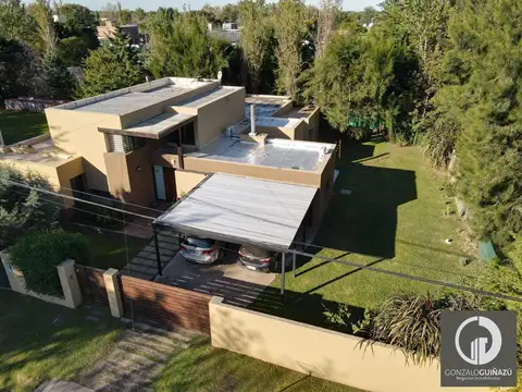 Casa 5 ambientes con 2 baños