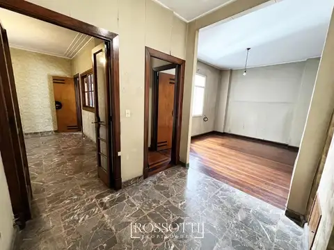 Muy buen departamento en Semipiso 3 ambientes amplios - Exc. Ubicación
