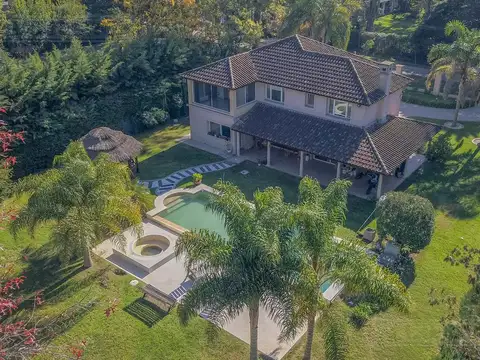 Andrade Barrio Los Naranjos Casa Quinta con pileta y parque
