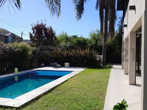 Casa en alquiler de 3 dormitorios en Gonnet