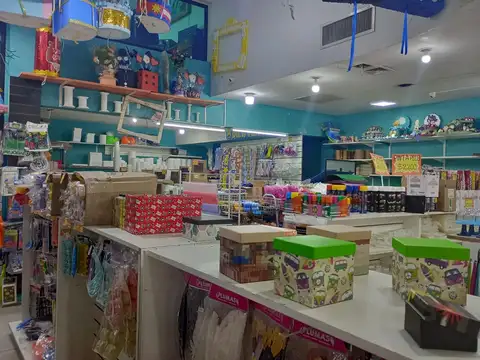 EDIFICIO COMERCIAL DE 3 PISOS EN LINIERS CON ASCENSOR