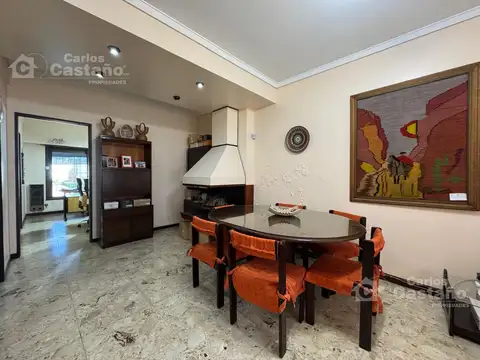 Exc. Chalet 4 Amb. en Impecable Estado con Gran Fondo y Garaje