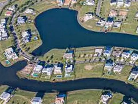 Excelente  lote  con vistas increibles a la laguna, en el Barrio Amarras, Puertos del Lago