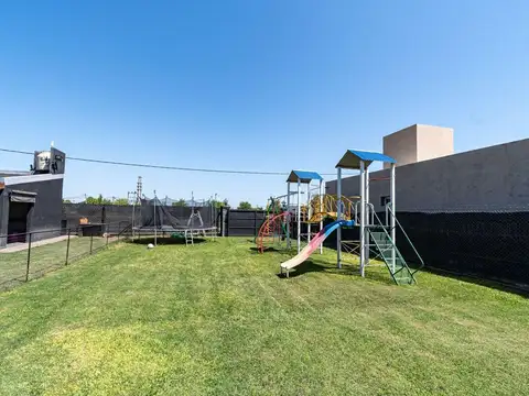 Casa 5 ambientes con 4 baños