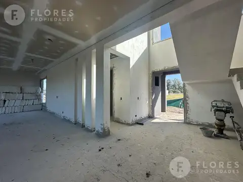 Flores Prop. Vende Casa en consutruccion en Pilar Golf, Pebble Beach