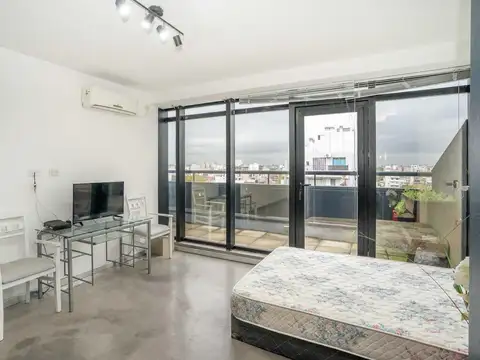 LUMINOSO MONOAMBIENTE  CON COCHERA - APTO VIVIENDA u OFICINA .  Av. Álvarez Thomas  937