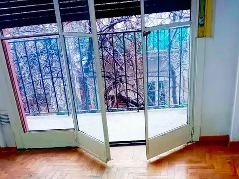 3 AMB AL FRENTE BALCÓN MORENO AL 1900 