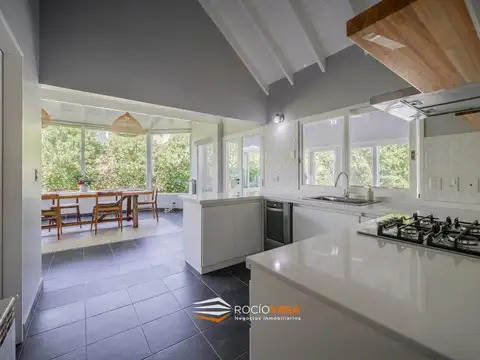 Casa 5 ambientes con 3 baños