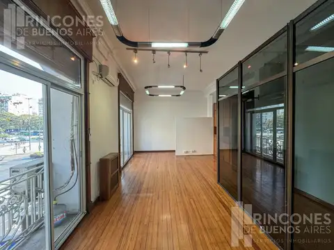 OFICINA IMPECABLE - Ideal Estudio Profesional - Reciclada c/ balcón frances