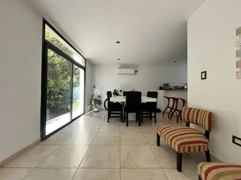 Casa en Alquiler en Manuel B Gonnet, $ 1.500.000