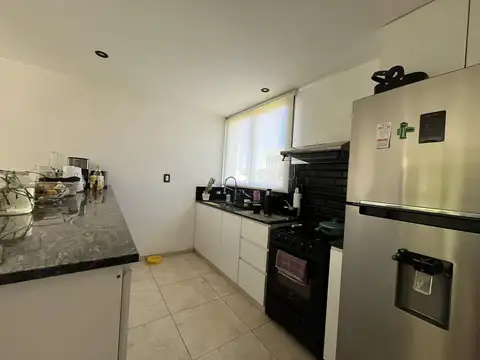 Casa en Alquiler con 2 cocheras