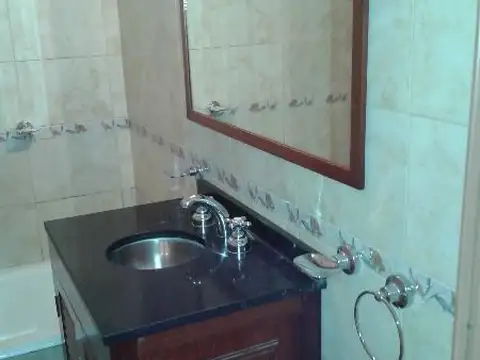 Alquilo Departamento Olivos, muy bien ubicado