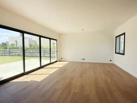 Casa en Venta en Countries y Barrios Cerrados en Campana, USD 210.000