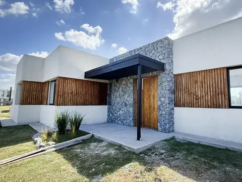 Casa en Venta, 4 Ambientes, en El Campo Cardales, Campana,  Gba Norte