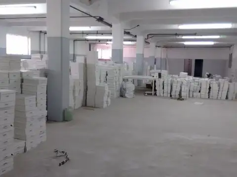 Galpon en Alquiler  en predio Industrial Florida Oeste - 210 m2 - y 80 m2 - 2do piso por escalera