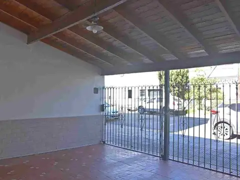 Casa en Venta en Valentín Alsina, USD 78.000