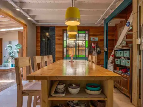 CASA CON ALMA ENTRE ÁRBOLES + ESPACIO DE TRABAJO