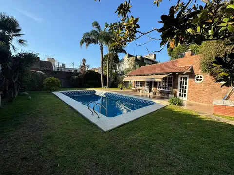 VTA CASA 5 AMB/ DESARRO S. 3 LOTES/PILETA /COCHERA