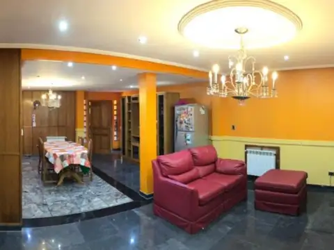 Casa 6 ambientes con 3 baños