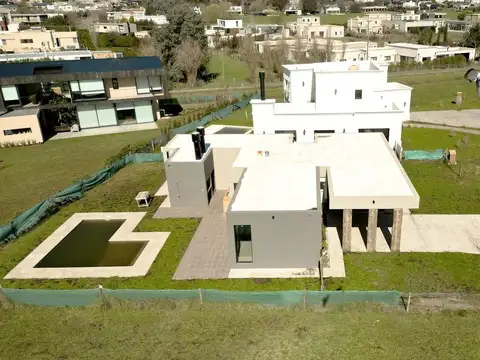 Casa 4 ambientes con 4 baños