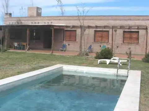 Bosque Azul- Roldán .-Casa 3 dorm. dos baños. Gran parque  y