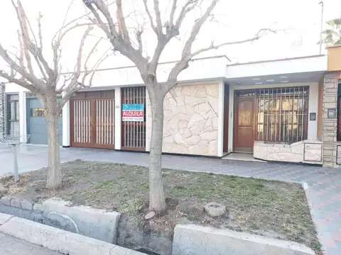 Casa en Alquiler en Luzuriaga, Maipú