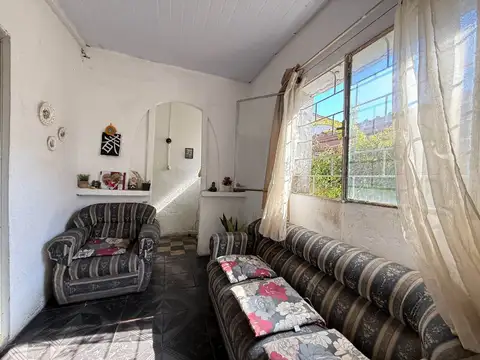 Casa 3 ambientes con 1 baño