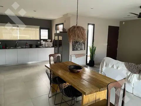 CASA EN VENTA EN BARRIO RINCON DEL RIO NEUQUEN CAPITAL APTA A CREDITO