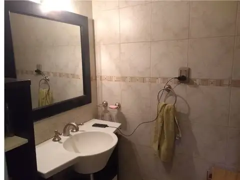 Casa 9 ambientes con 3 baños