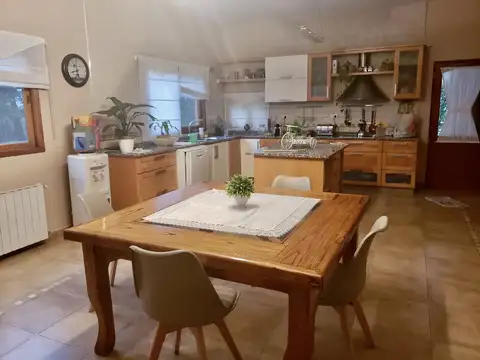 Casa 6 ambientes con 3 baños