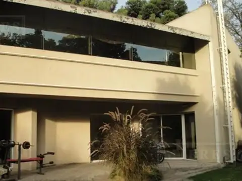 Casa 6 ambientes con 3 baños