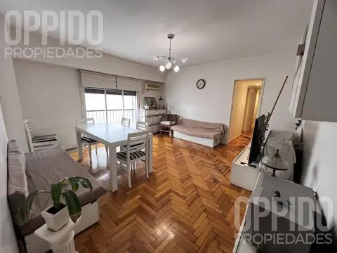 Hermoso 4 ambientes con cochera en Venta ubicado en hermosa zona de Caballito!
