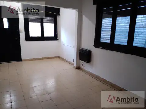 Casa 4 ambientes con 1 baño