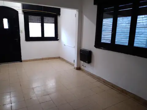 Casa 4 ambientes con 1 baño