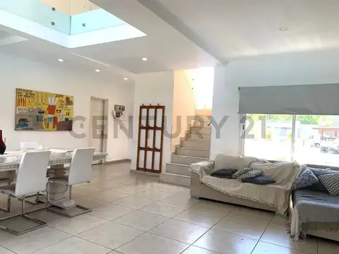 Casa en Alquiler en La Cañada - Los Arces, USD 1.400