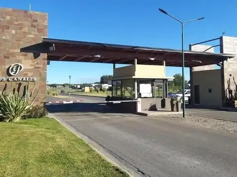 VENTA LOTE  de 1370 mts en  B° LOS CANALES DE PLOTTIER -
