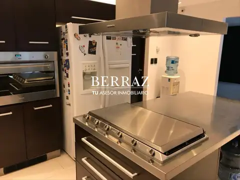 Casa en Alquiler con 5 cocheras