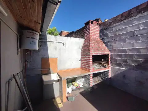 SE ALQUILA LOCAL SOBRE AVENIDA CON VIDRIERA - DOBLE PLANTA