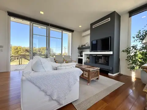 SANTA MONICA