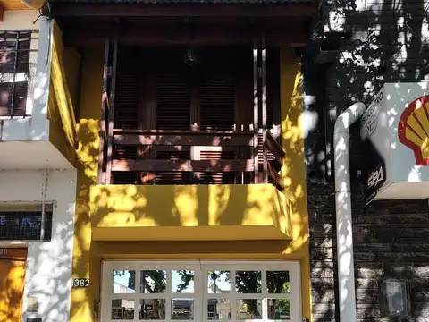 VENTA CASA MAS  3 DEPARTAMENTOS SOBRE AVENIDA MITRE