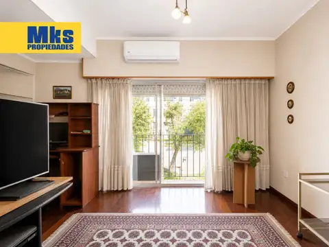 Venta casa en lote propio - dos plantas, terraza y cochera.