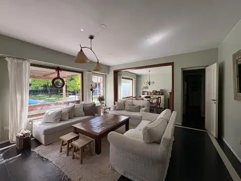 Casa 4 ambientes con 3 baños