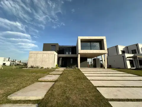 Casa Lote 893 m² La Calesa Pilará Vista a La Laguna. Se Aceptan Bienes en Parte de Pago/ Financiación