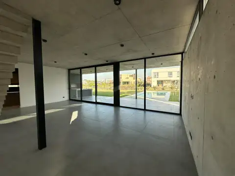 Casa 7 ambientes con 4 baños