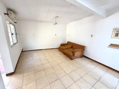 Casa interna de pasillo de 2 dormitorios en barrio Abasto
