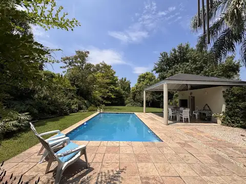 Casa en Venta con 6 cocheras